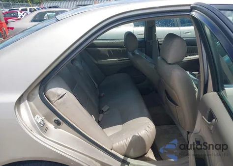 2004 Toyota Camry Le z USA, uszkodzony, nr VIN 4T1BE32K34U848149